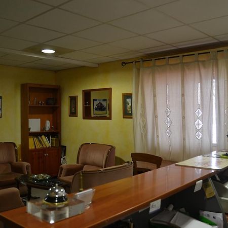 Hostal Al-Qazeres Caces Exterior foto