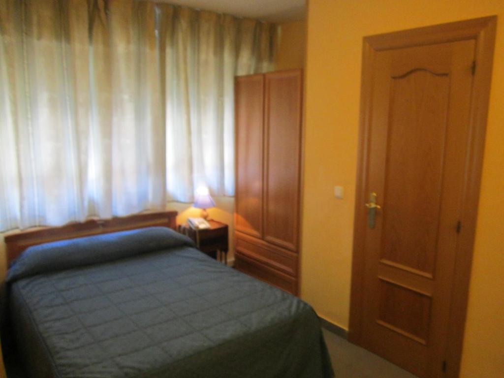 Hostal Al-Qazeres Caces Habitación foto