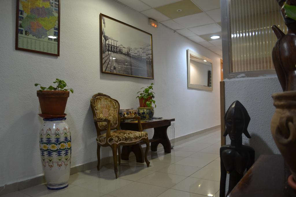 Hostal Al-Qazeres Caces Exterior foto