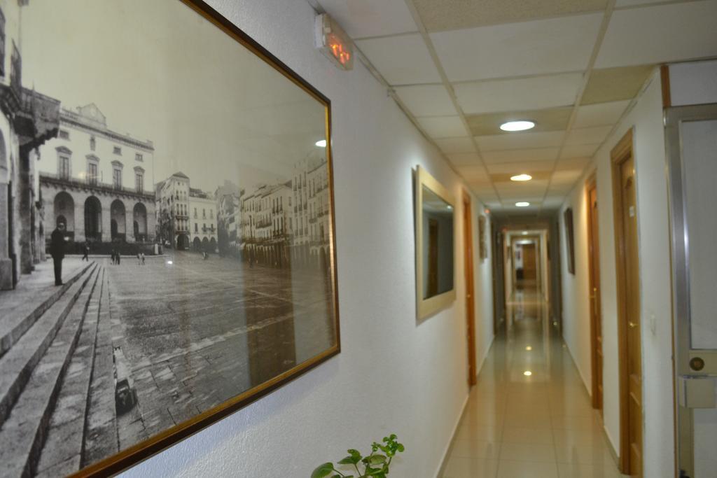 Hostal Al-Qazeres Caces Exterior foto