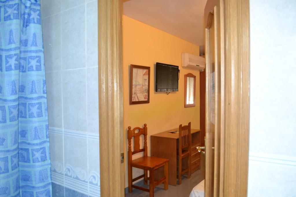 Hostal Al-Qazeres Caces Habitación foto