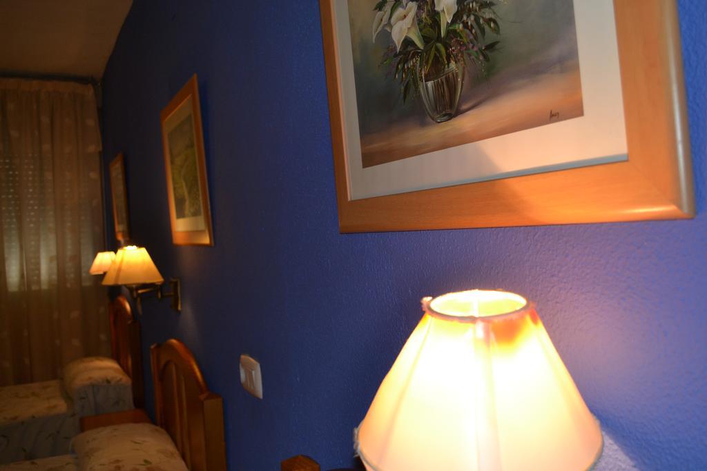 Hostal Al-Qazeres Caces Exterior foto