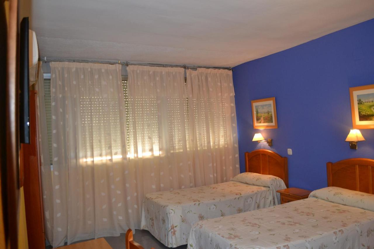 Hostal Al-Qazeres Caces Exterior foto